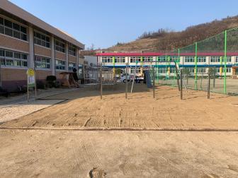 덕산 초등학교 + 중학교 모래 소독